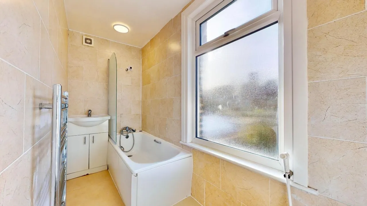 Faircross Avenue, Barking, IG11, photo 9