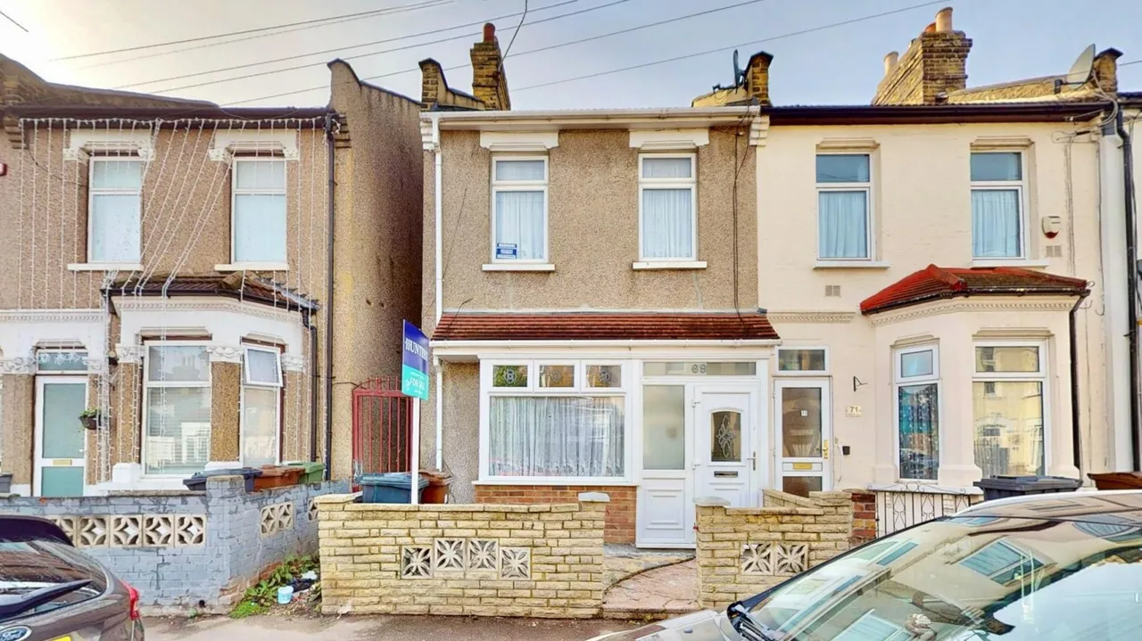 3 bed house for sale — Faircross Avenue, Barking, IG11