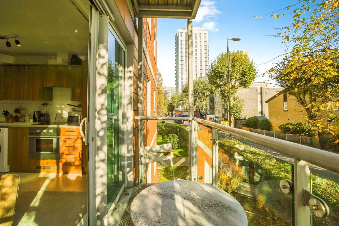 2 bed flat for sale — Addiscombe Grove, Croydon, Surrey, CR0