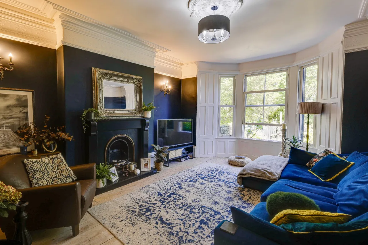 Town Gate, Calverley, LS28, photo 3