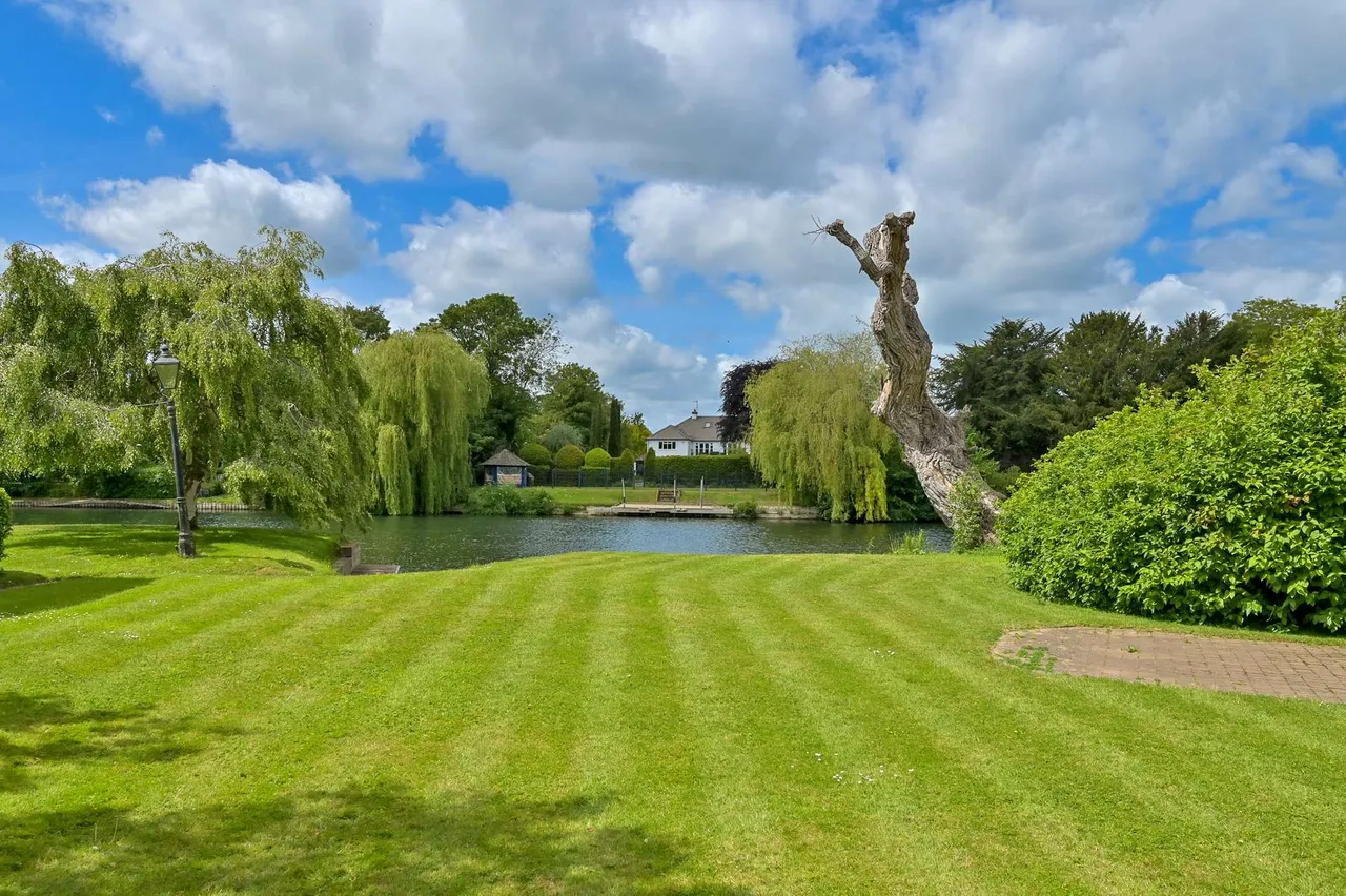 Friary Island, Wraysbury, Staines-upon-Thames, Berkshire, TW19 5JS, photo 4