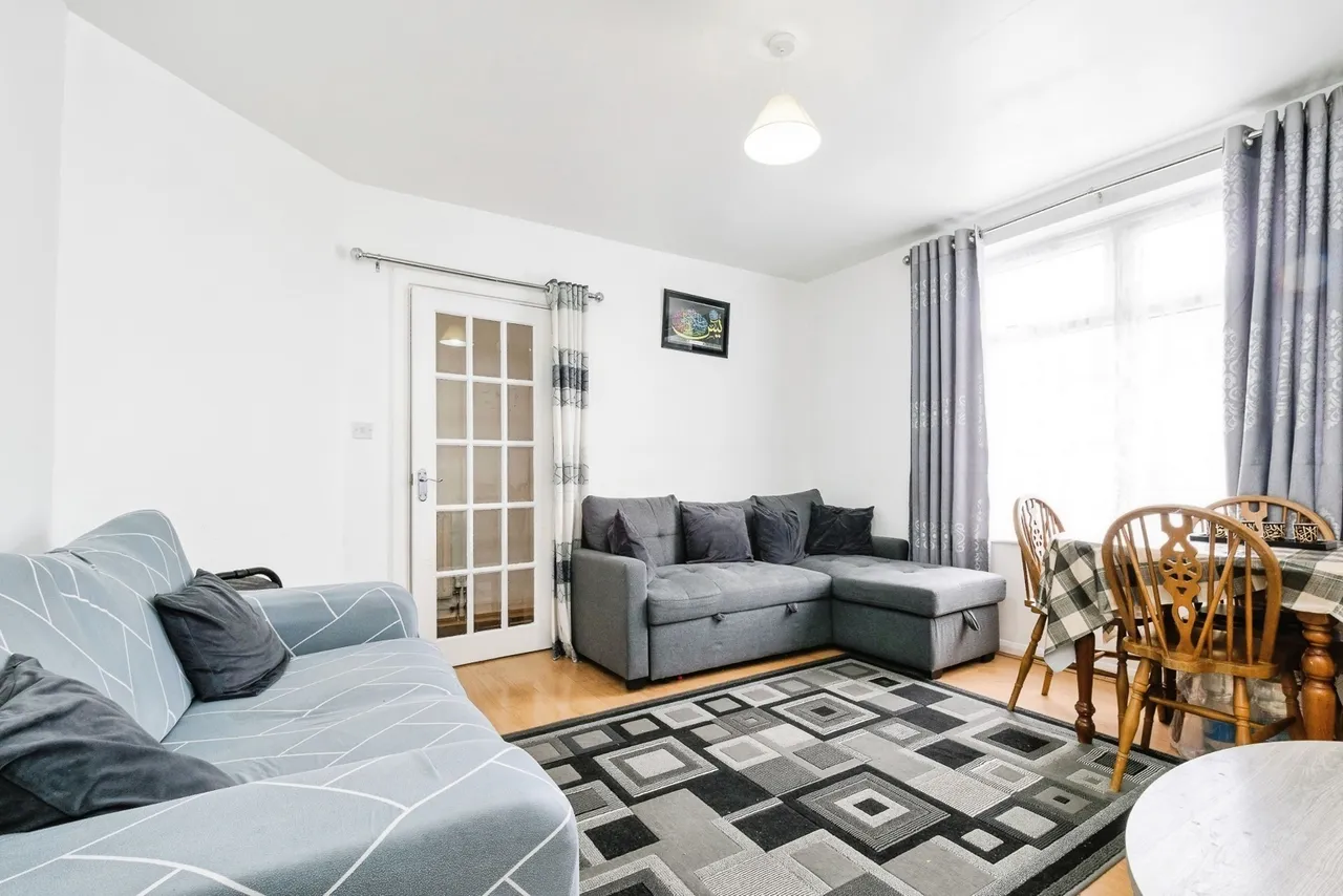 Thetford Road, Dagenham, RM9, photo 2