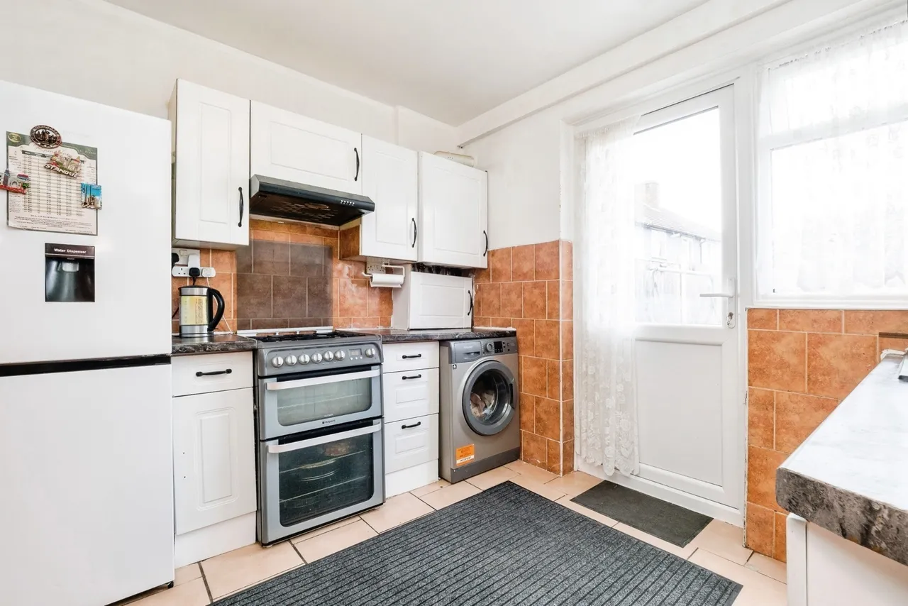 Thetford Road, Dagenham, RM9, photo 13