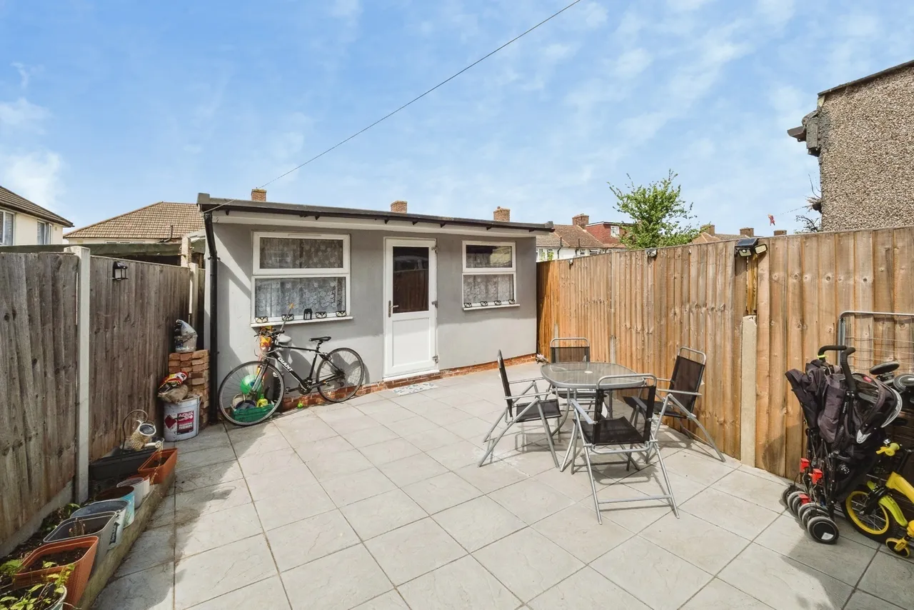 Thetford Road, Dagenham, RM9, photo 3