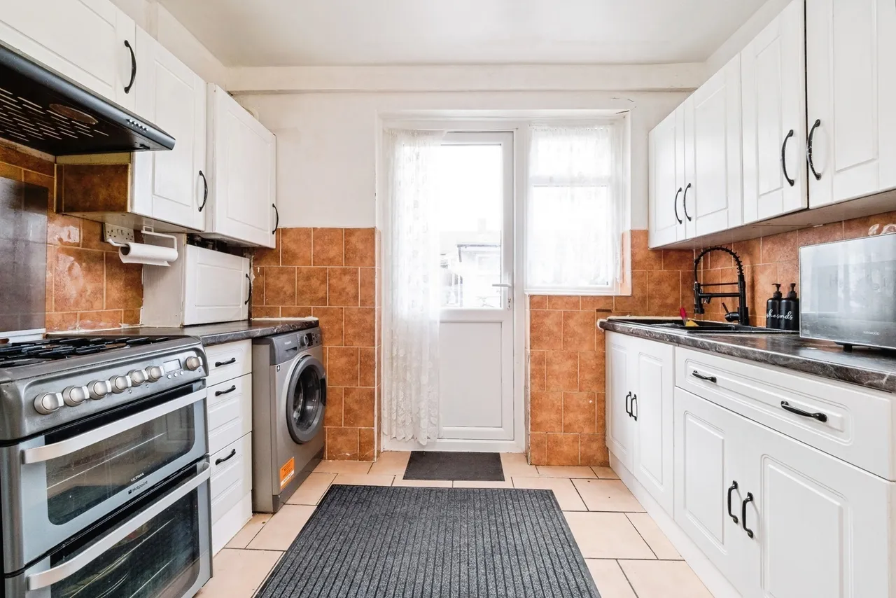 Thetford Road, Dagenham, RM9, photo 4