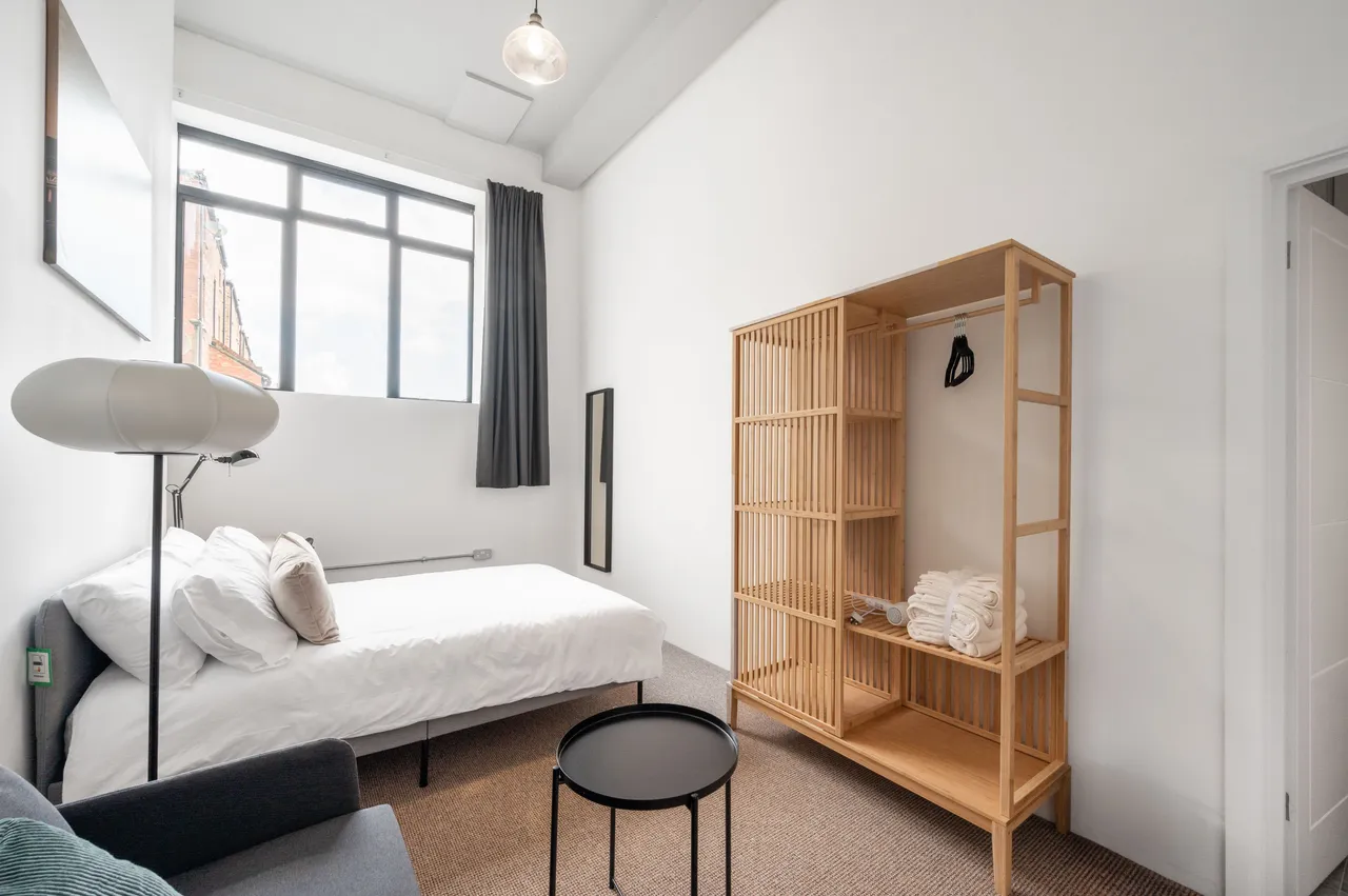 2 bed flat to rent — Flat 1, 708 High Road, London