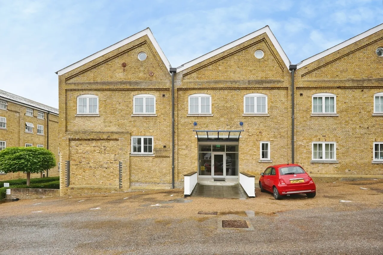 3 bed flat for sale — Mill Race, River, Dover, Kent, CT17