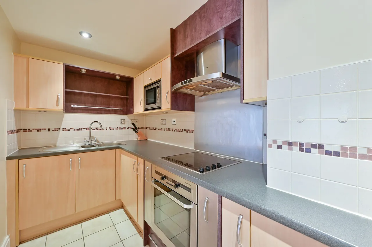 199 Compass House, Riverside West, Smugglers Way, London, photo 4