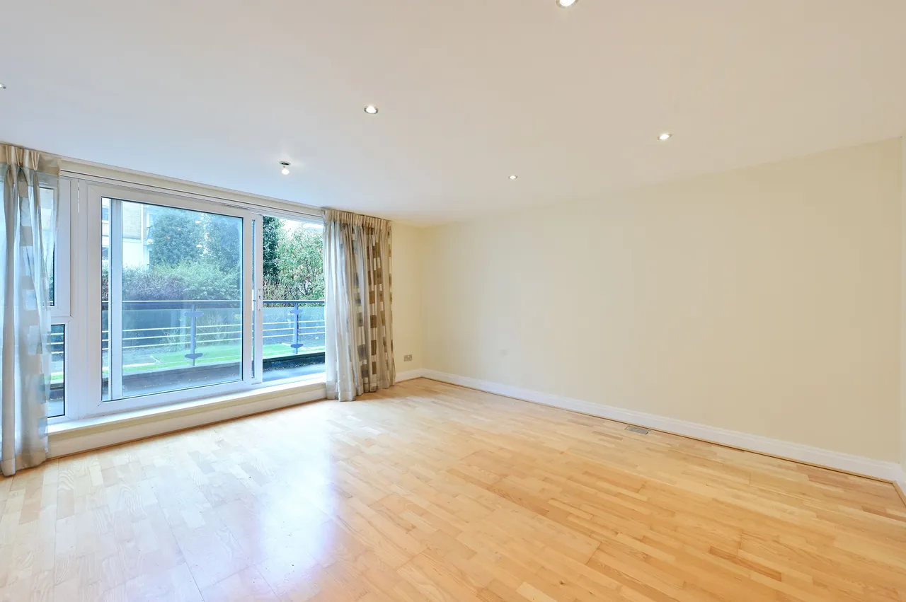 199 Compass House, Riverside West, Smugglers Way, London, photo 2