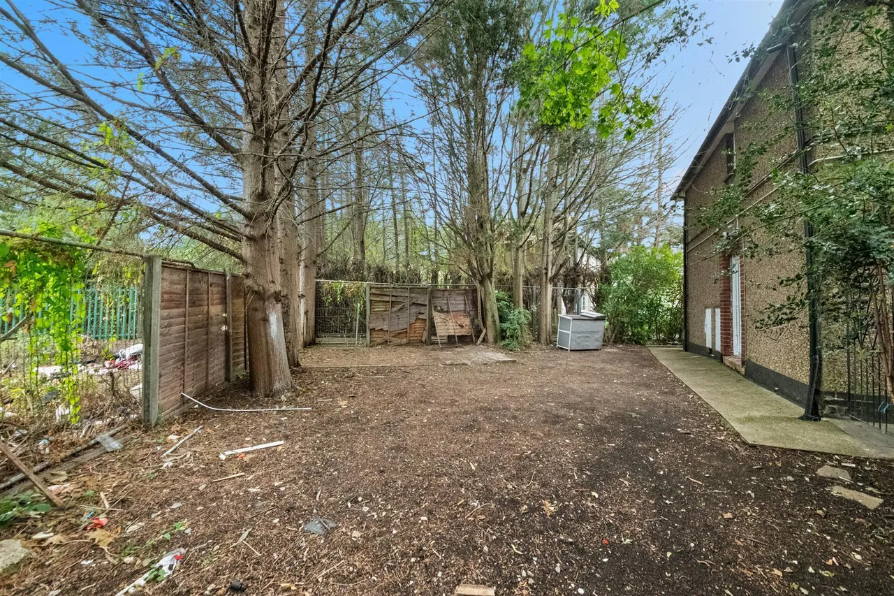 Ashford Avenue, Hayes, photo 9