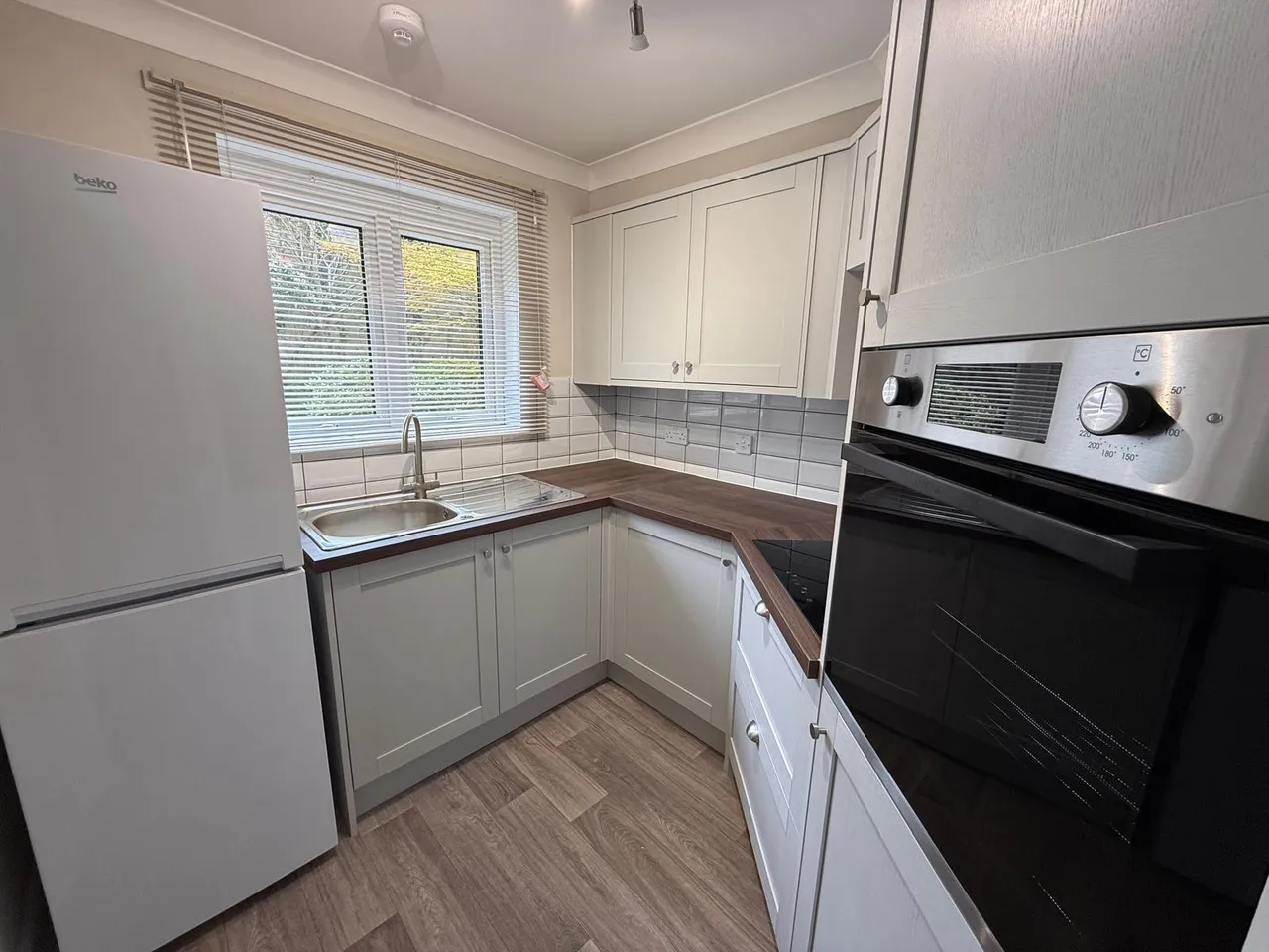 Upper Gordon Road, GU15, photo 11