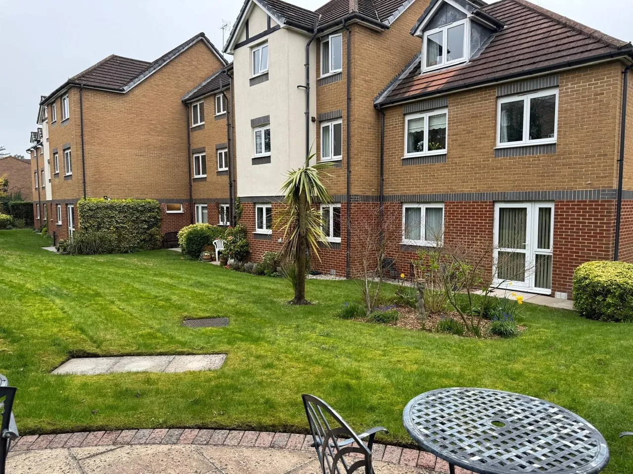 1 bed property to rent — Upper Gordon Road, GU15