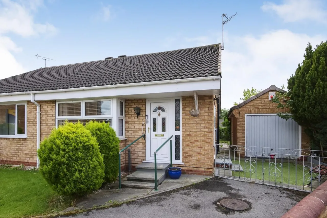 2 bed house for sale — Garburn Grove, York