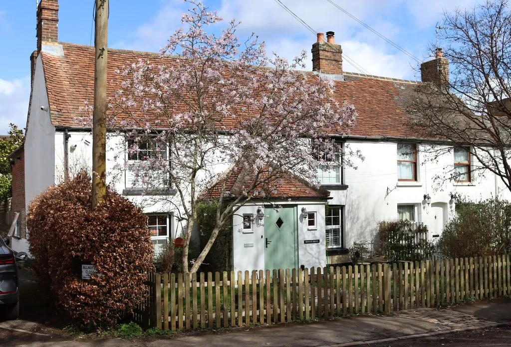 4 bed house for sale — Church Path, Stokenchurch HP14 3TJ