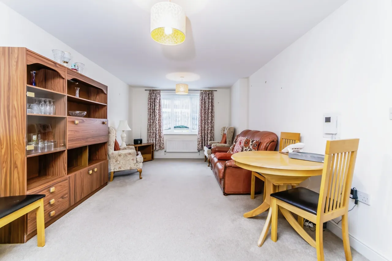 Dene Court, 40 Stafford Road, Caterham, Surrey, CR3, photo 2
