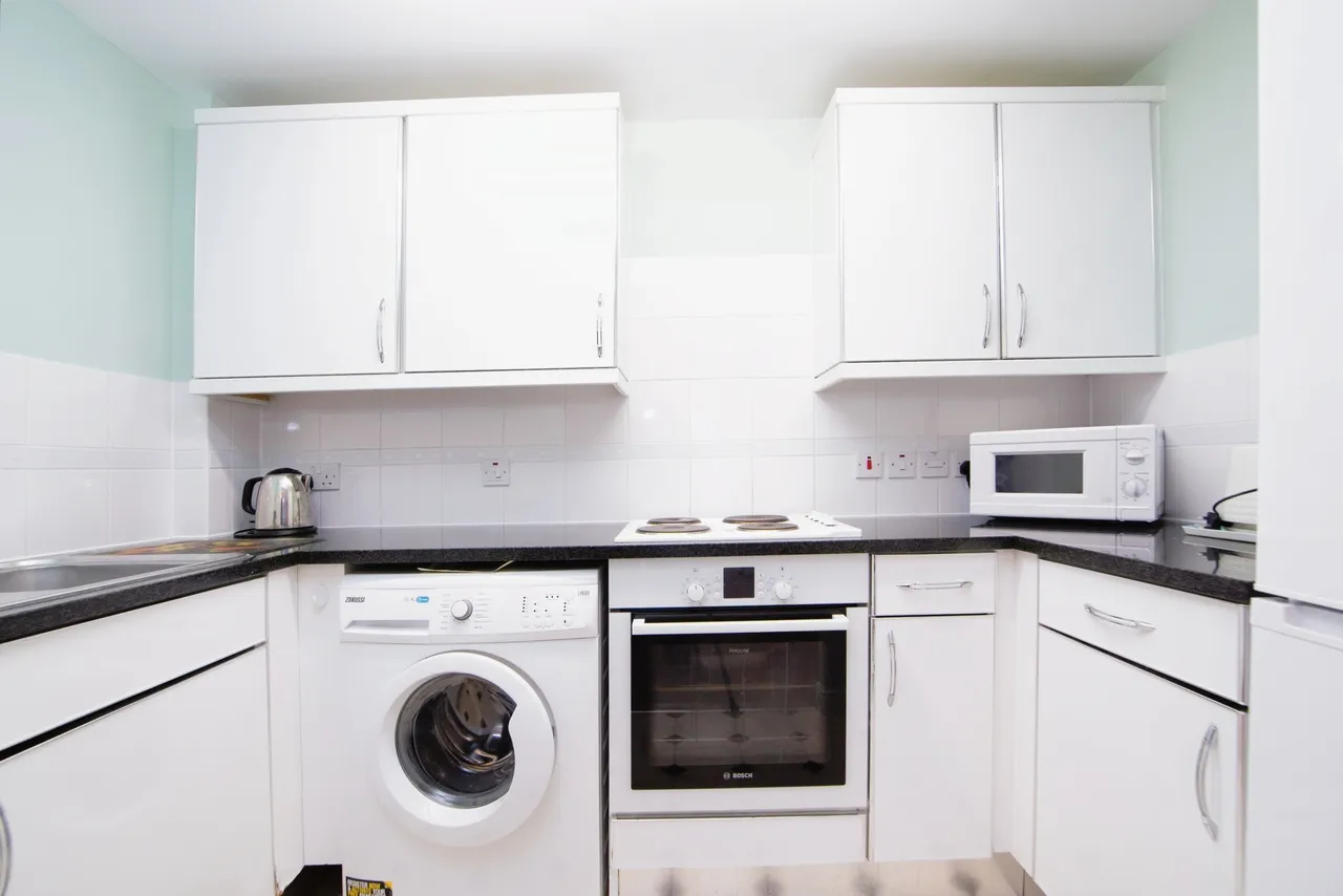 Dene Court, 40 Stafford Road, Caterham, Surrey, CR3, photo 5