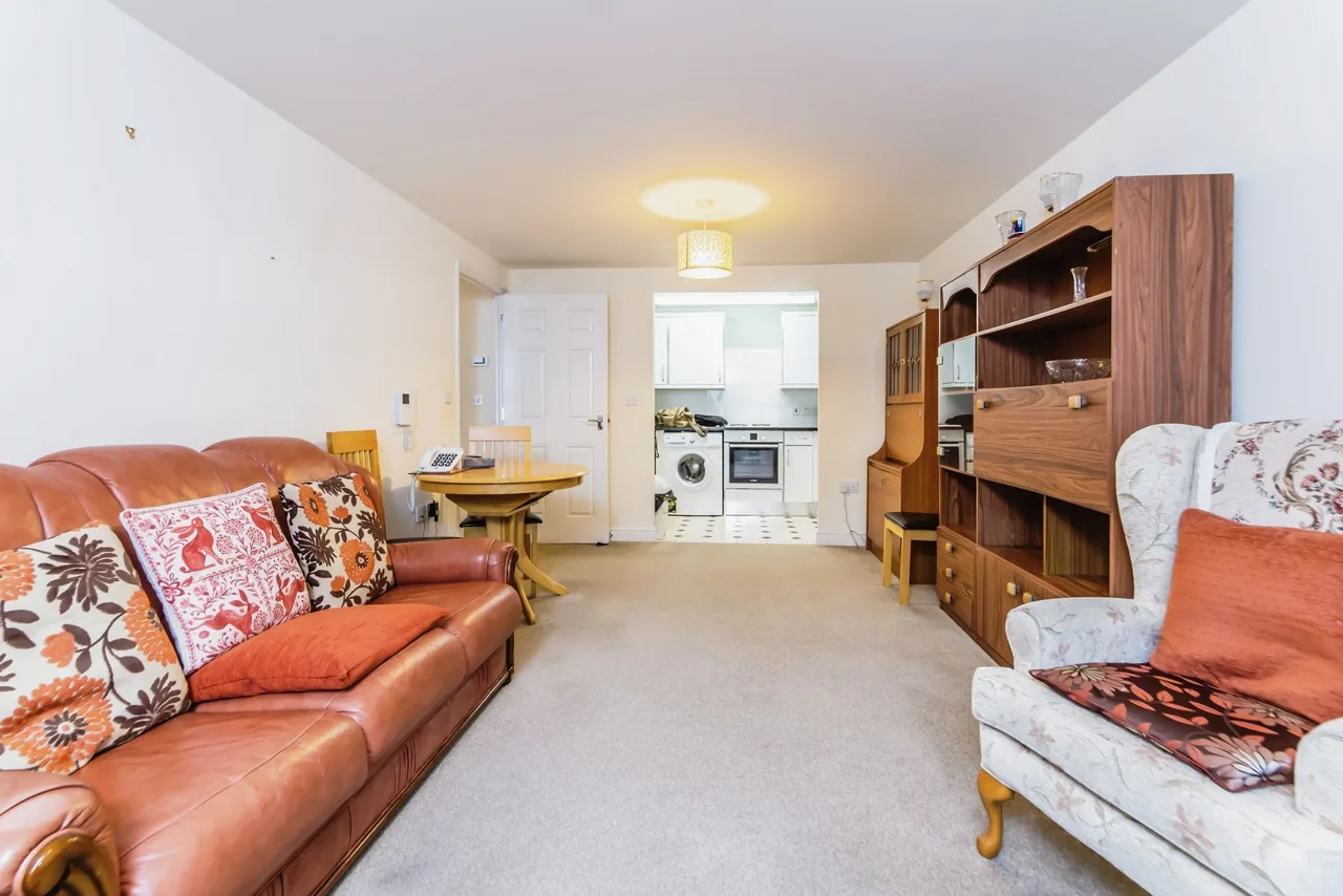 Dene Court, 40 Stafford Road, Caterham, Surrey, CR3, photo 7