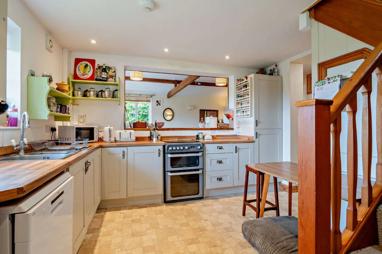 Winsham, Chard, TA20, photo 19
