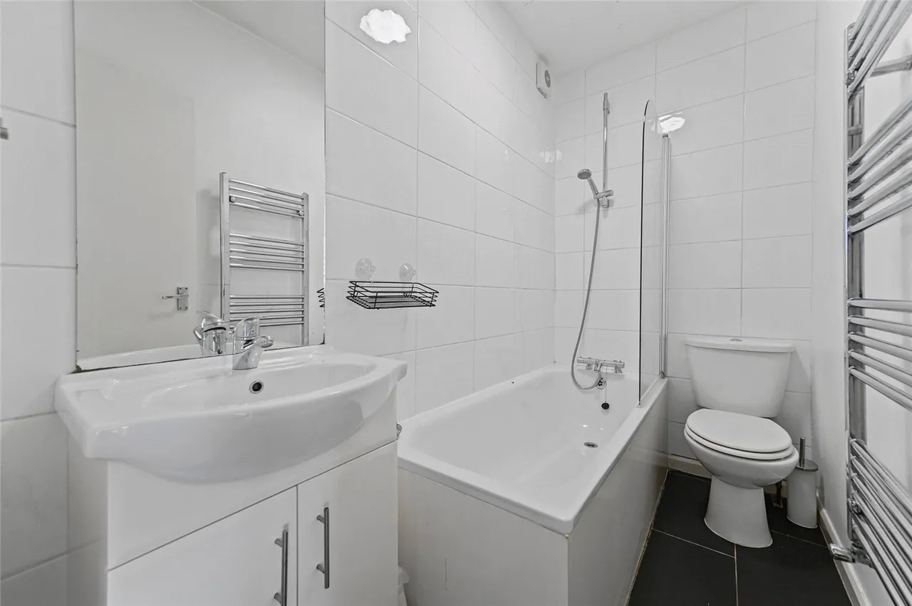1 bed flat for sale — Westwick Gardens, London, W14