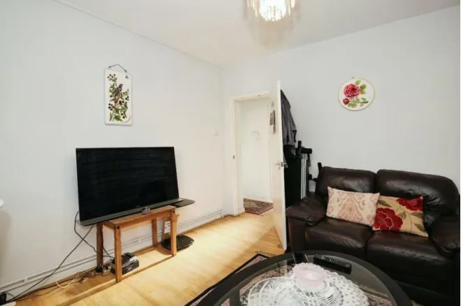 Fulham Palace Road, London, SW6, photo 7