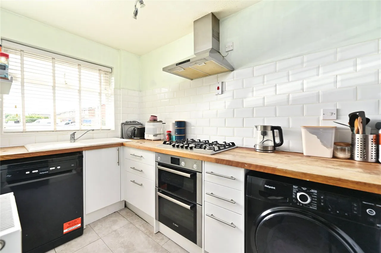Aymer Drive, Staines, TW18, photo 5