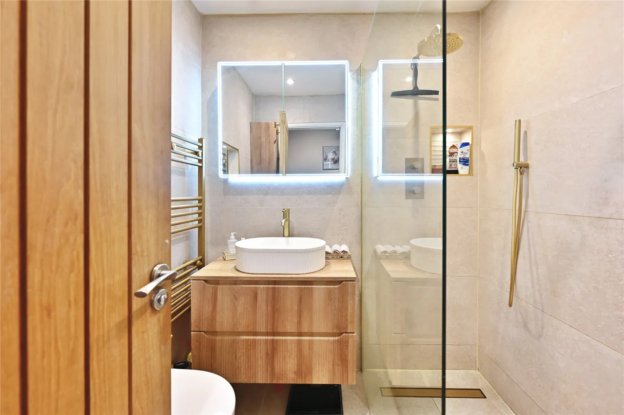 Aymer Drive, Staines, TW18, photo 4
