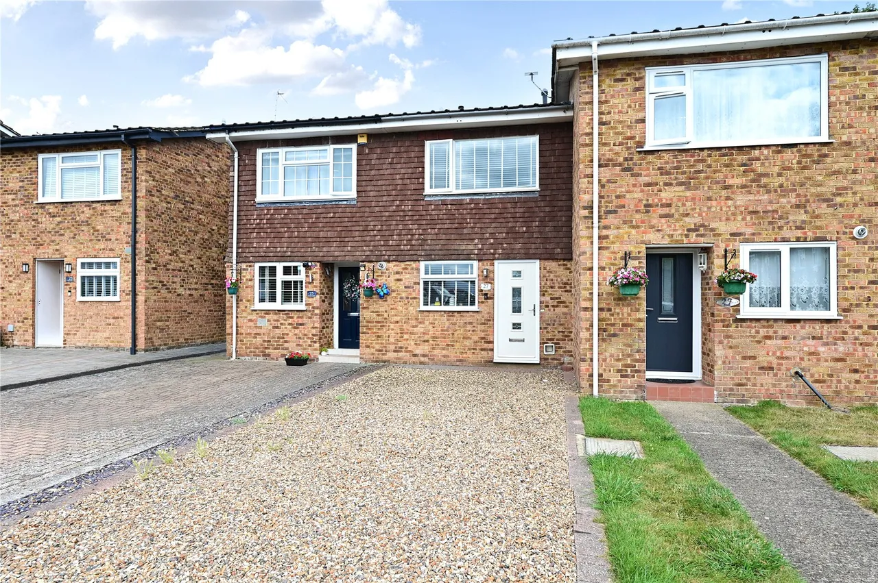 2 bed house for sale, Aymer Drive, Staines, TW18