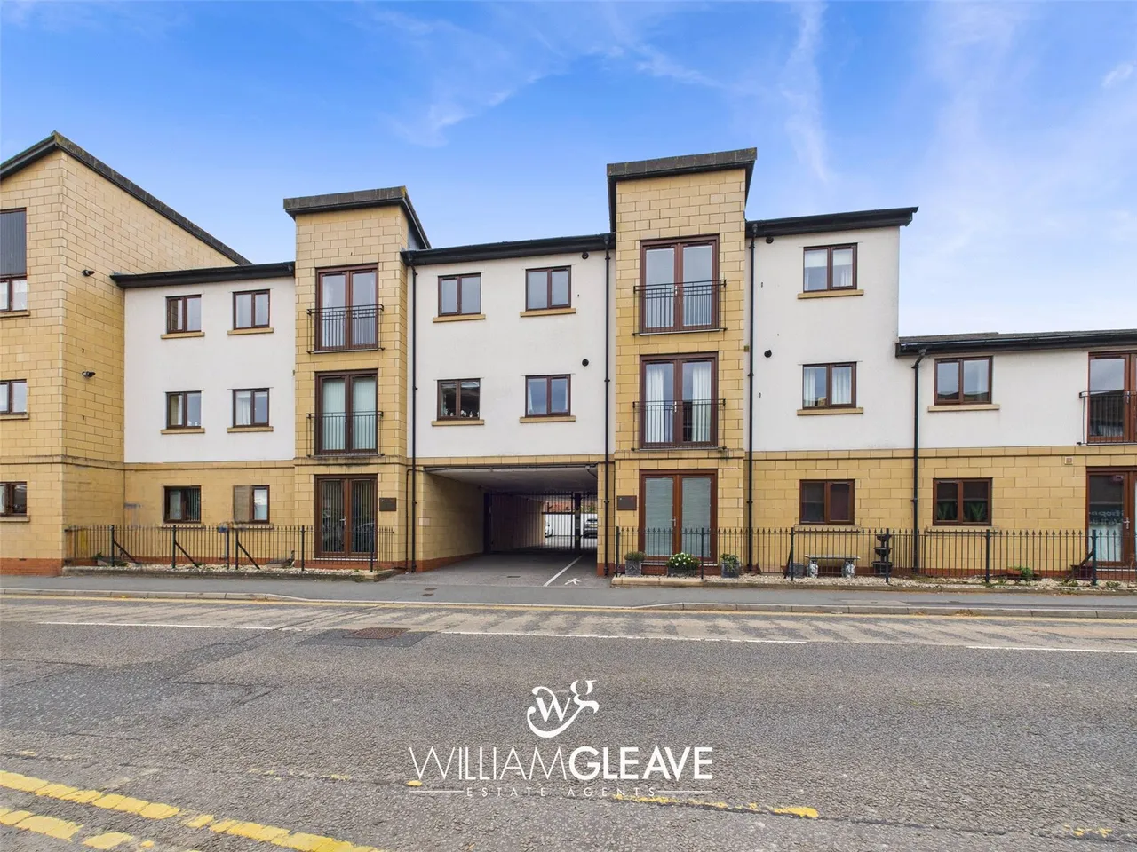 2 bed flat for sale — New Street, Mold, Flintshire, CH7 1UL