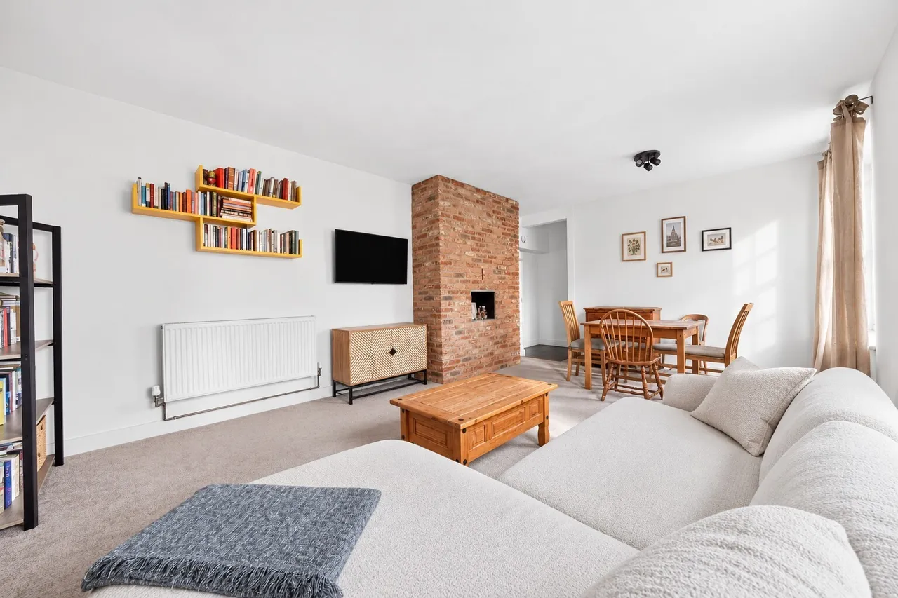 2 bed flat for sale — Tilson Gardens, London