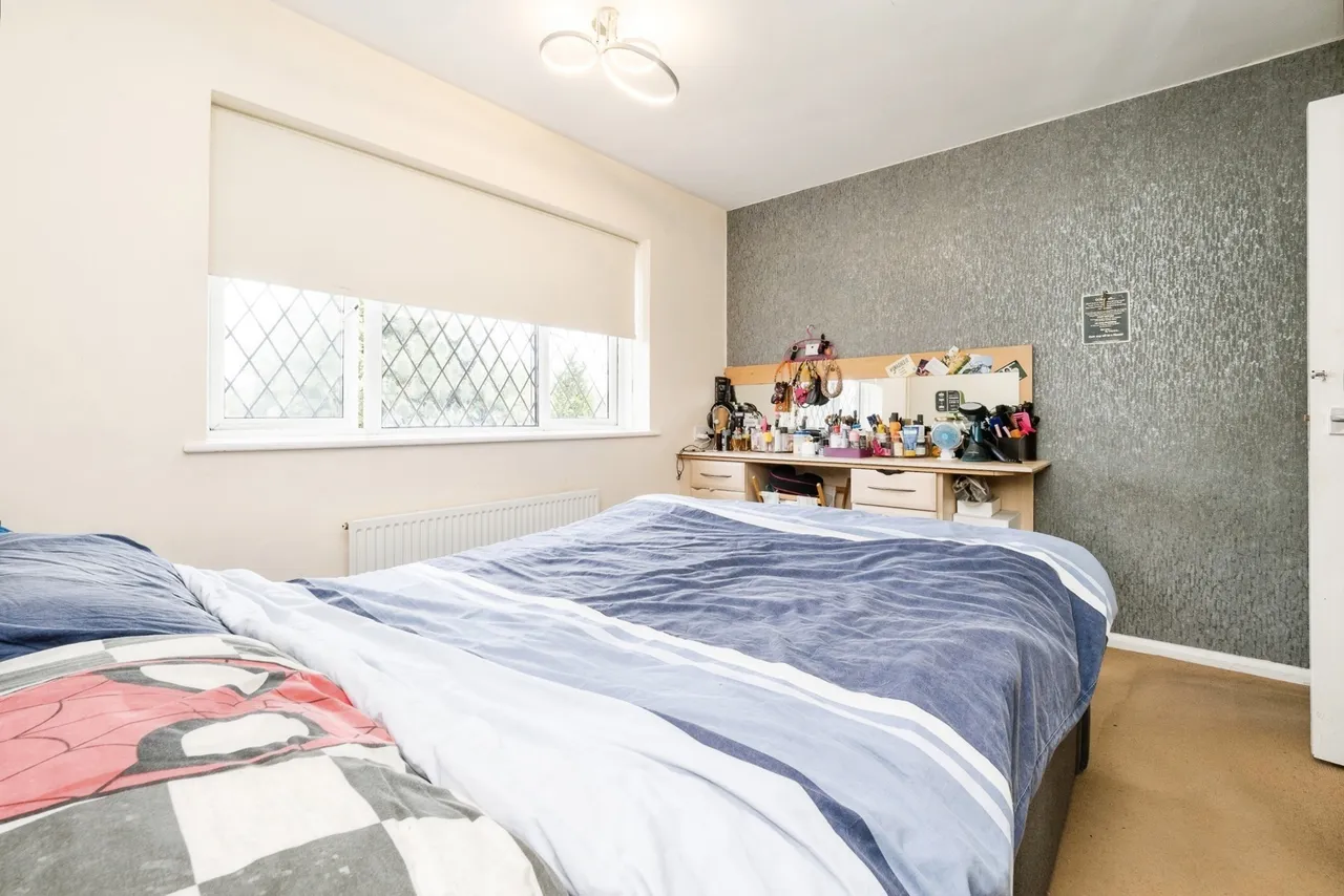 Warren Court, Chigwell, Essex, IG7, photo 11