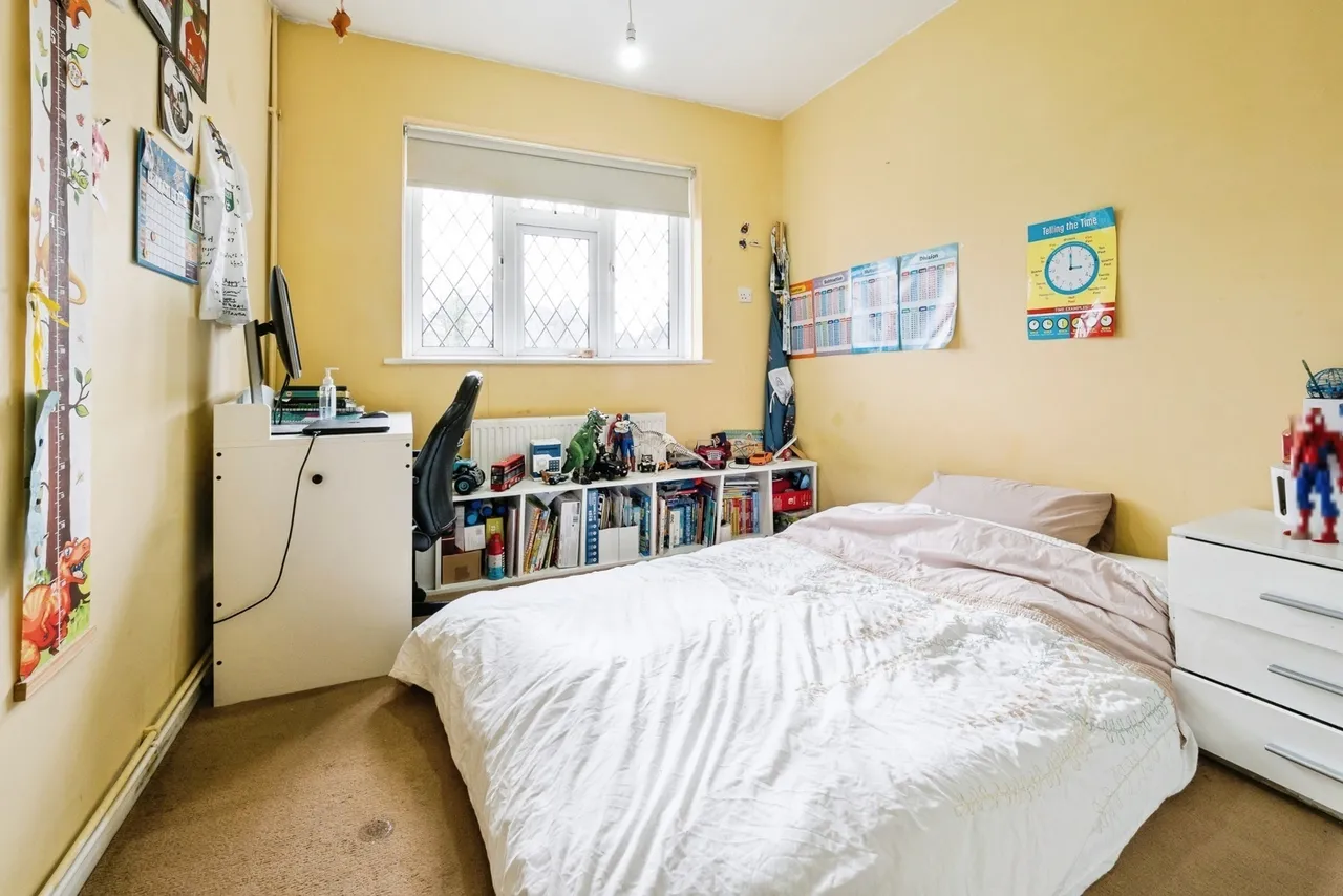 Warren Court, Chigwell, Essex, IG7, photo 13
