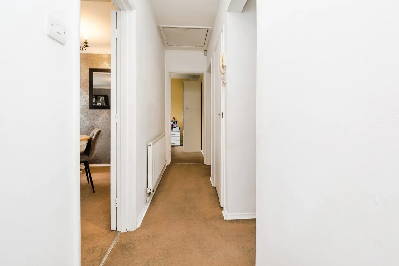 Warren Court, Chigwell, Essex, IG7, photo 9