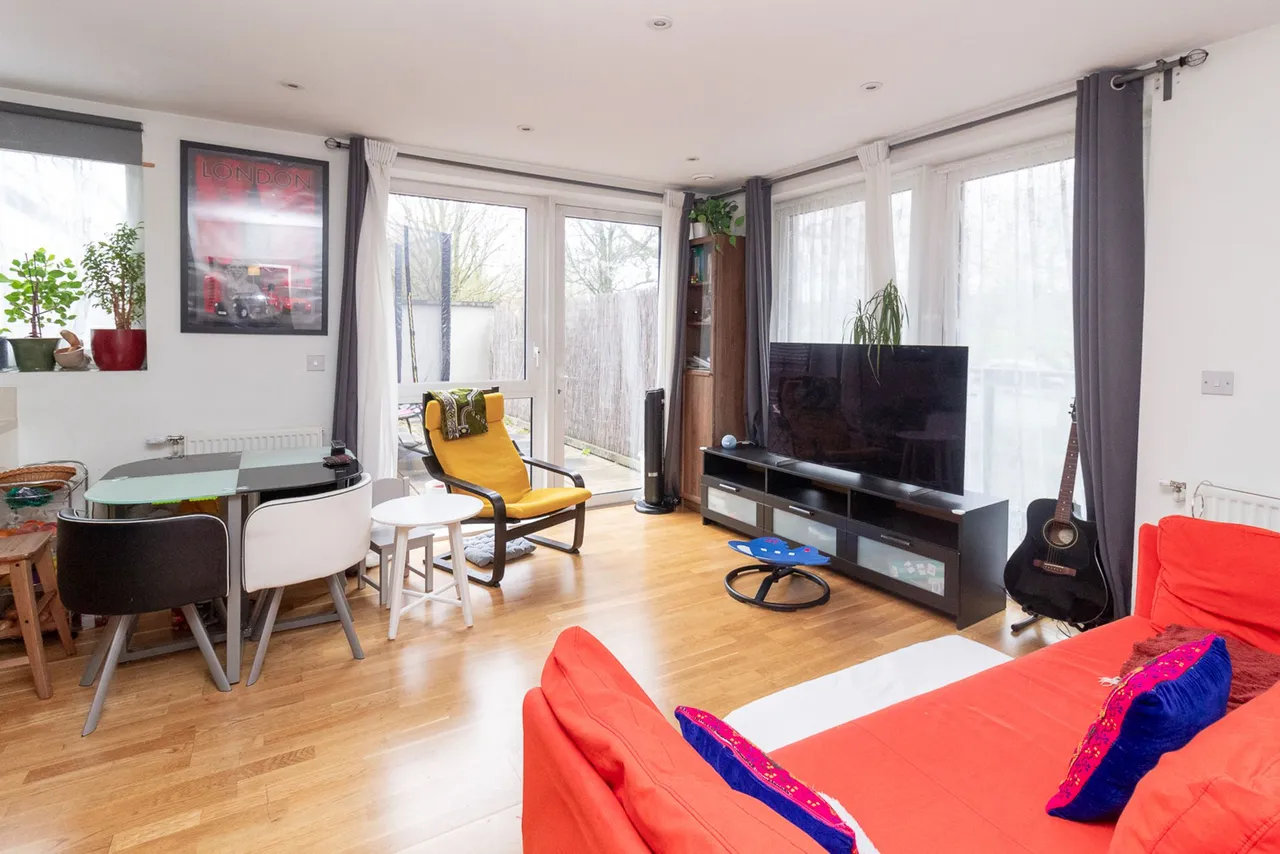 Green Lane, HA8, photo 3
