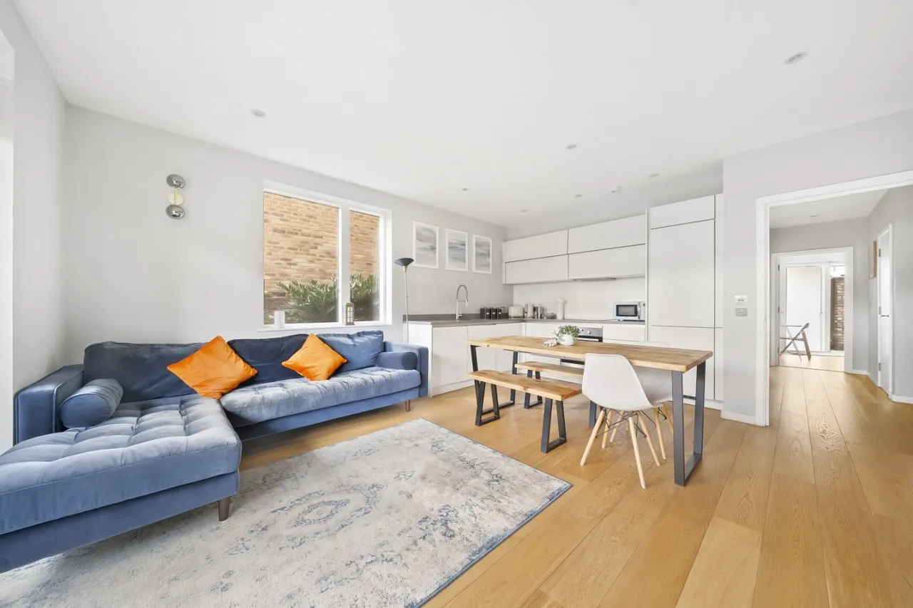 2 bed flat for sale, Copenhagen Street, London, N1