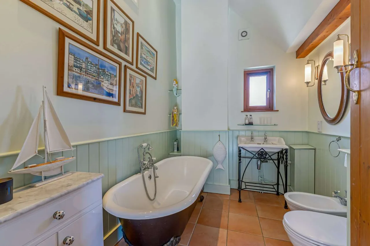 Upper Tockington Road, Tockington, South Gloucestershire, BS32 4LQ, photo 12
