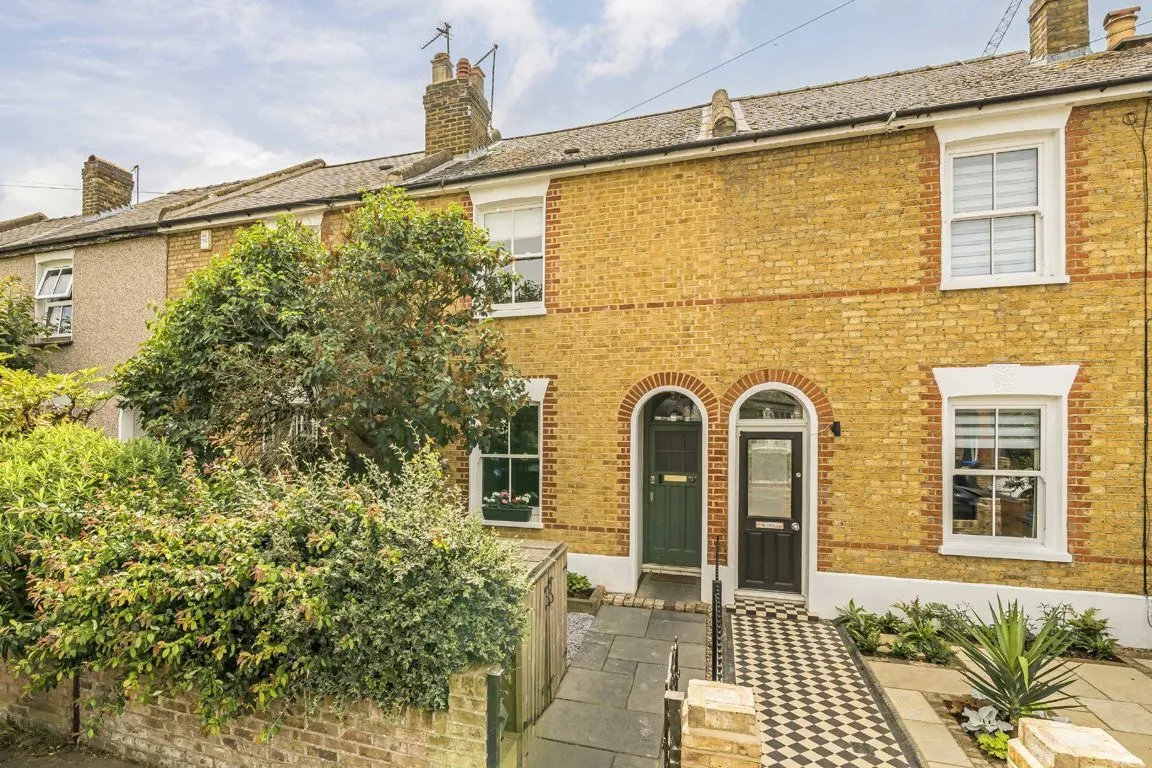 3 bed flat for sale, Richmond Park Road, KT2
