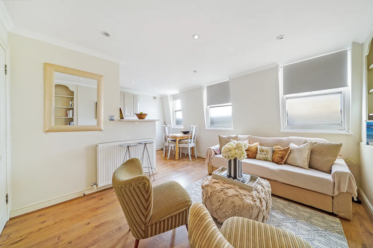 2 bed flat to rent, Eardley Crescent, London, SW5