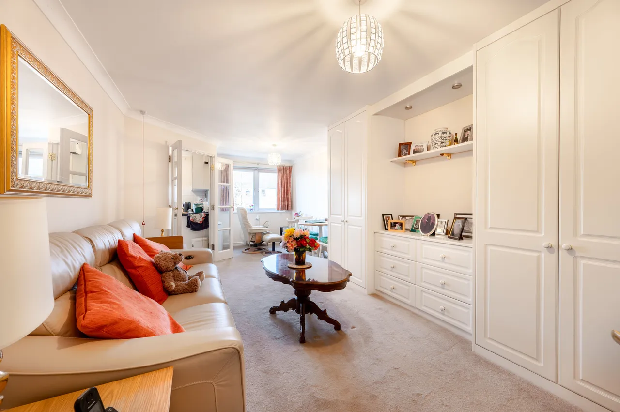 37 Bishops Court, 152 Watford Road, Wembley, photo 2