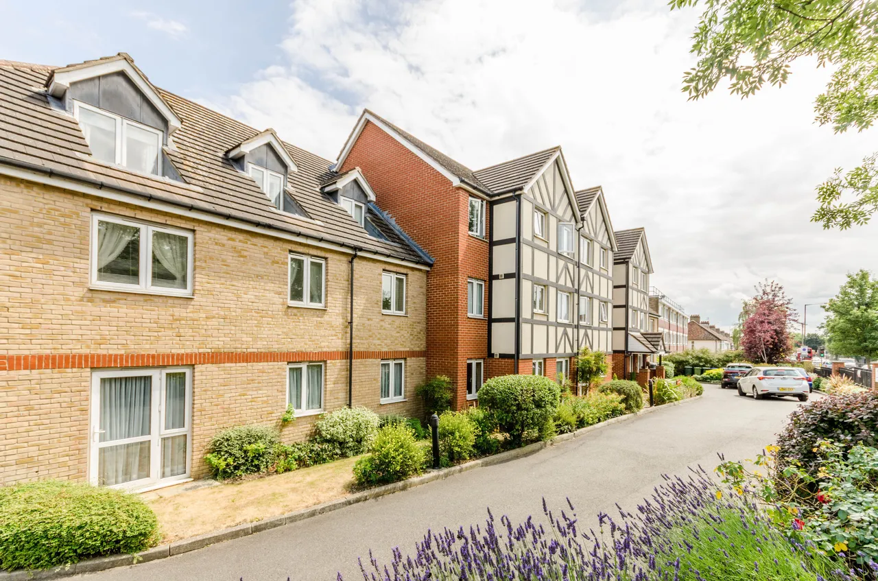 1 bed flat for sale — 37 Bishops Court, 152 Watford Road, Wembley
