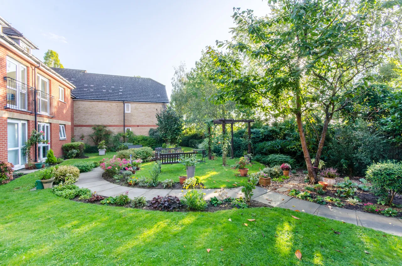 37 Bishops Court, 152 Watford Road, Wembley, photo 5