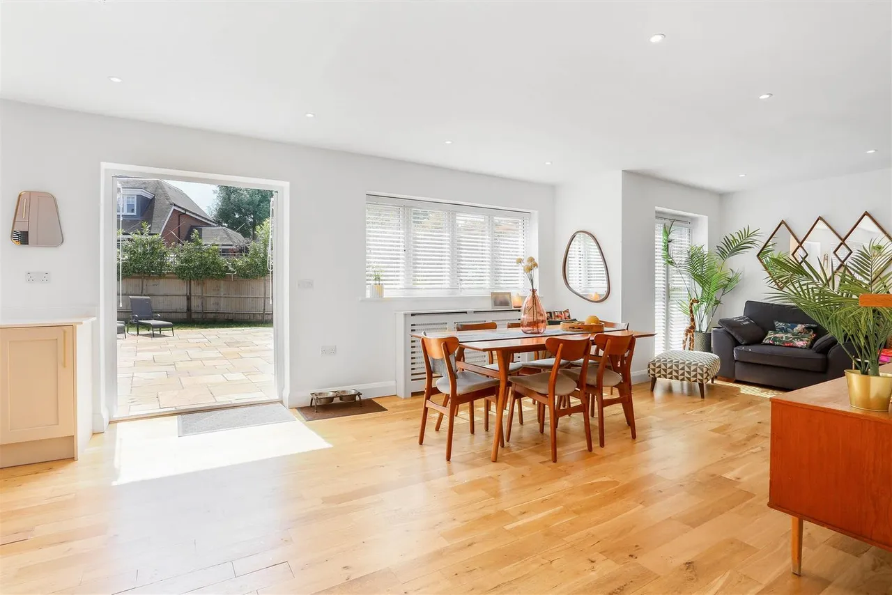Claremount Gardens, Epsom, KT18 5XF, photo 9