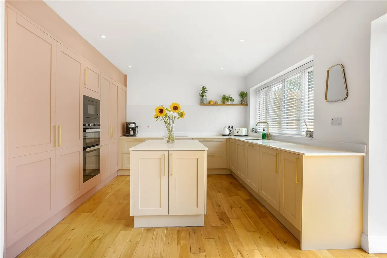 Claremount Gardens, Epsom, KT18 5XF, photo 7