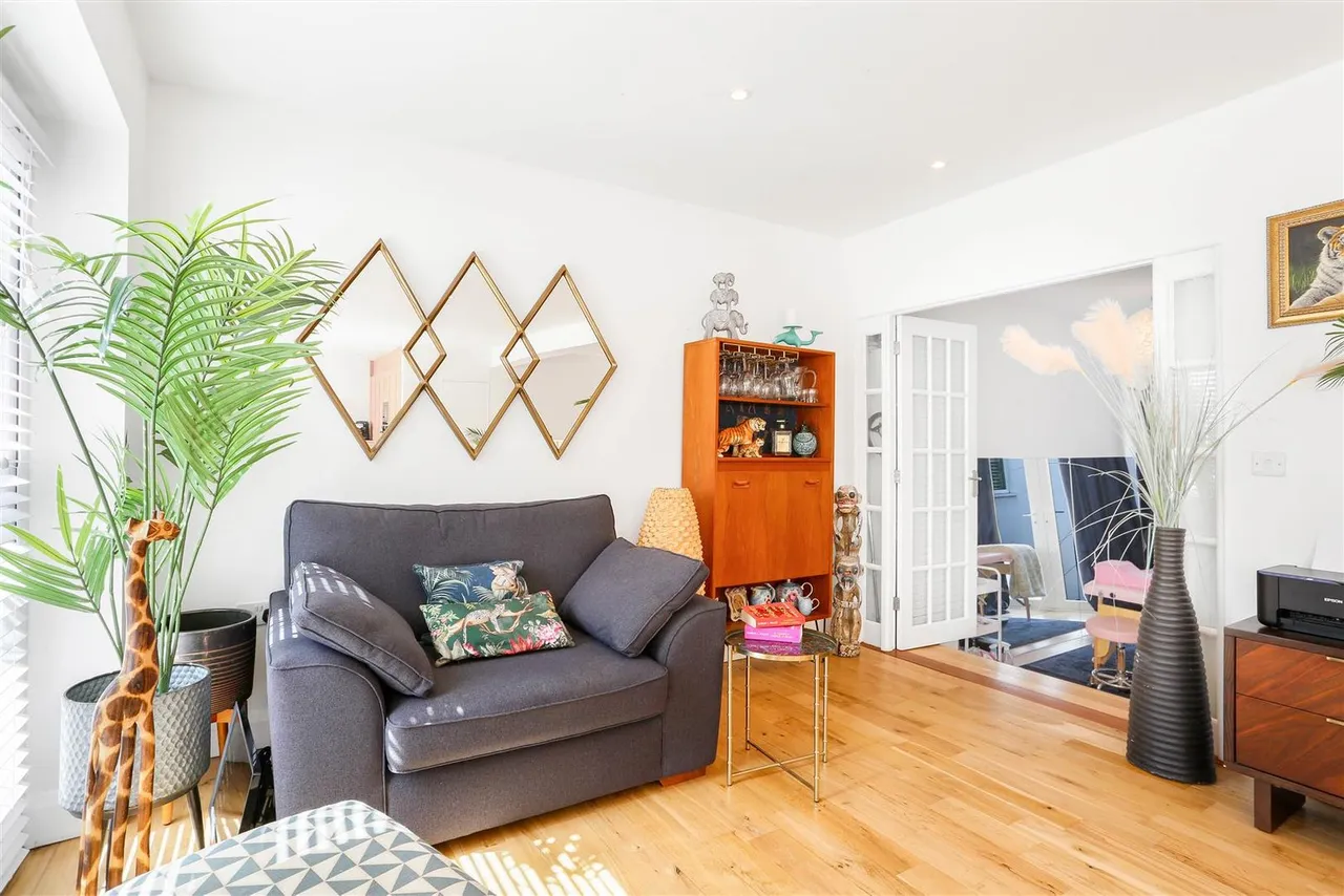 Claremount Gardens, Epsom, KT18 5XF, photo 10