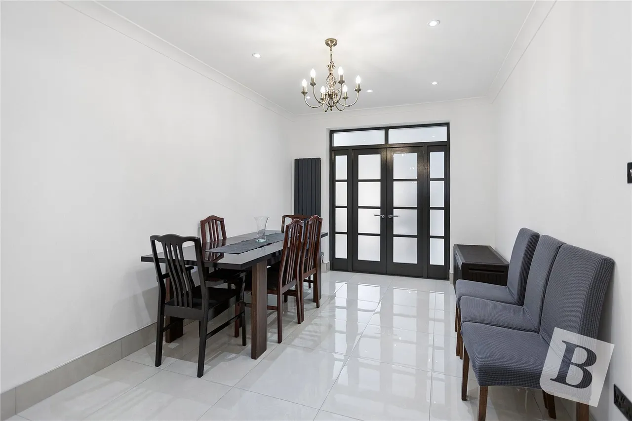 Park Avenue, London, E6, photo 12