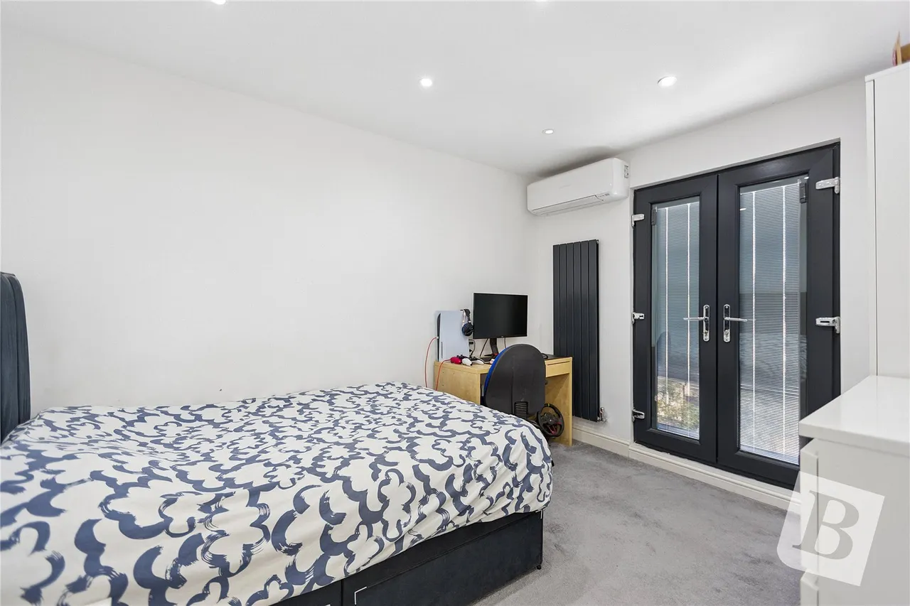 Park Avenue, London, E6, photo 8