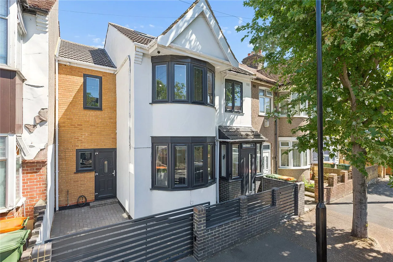 Park Avenue, London, E6, photo 5