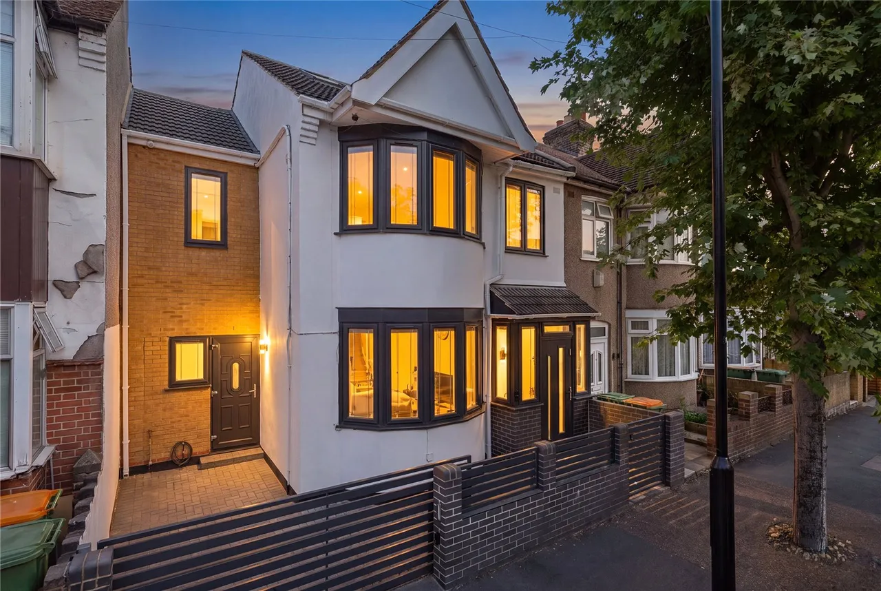 Park Avenue, London, E6, photo 4