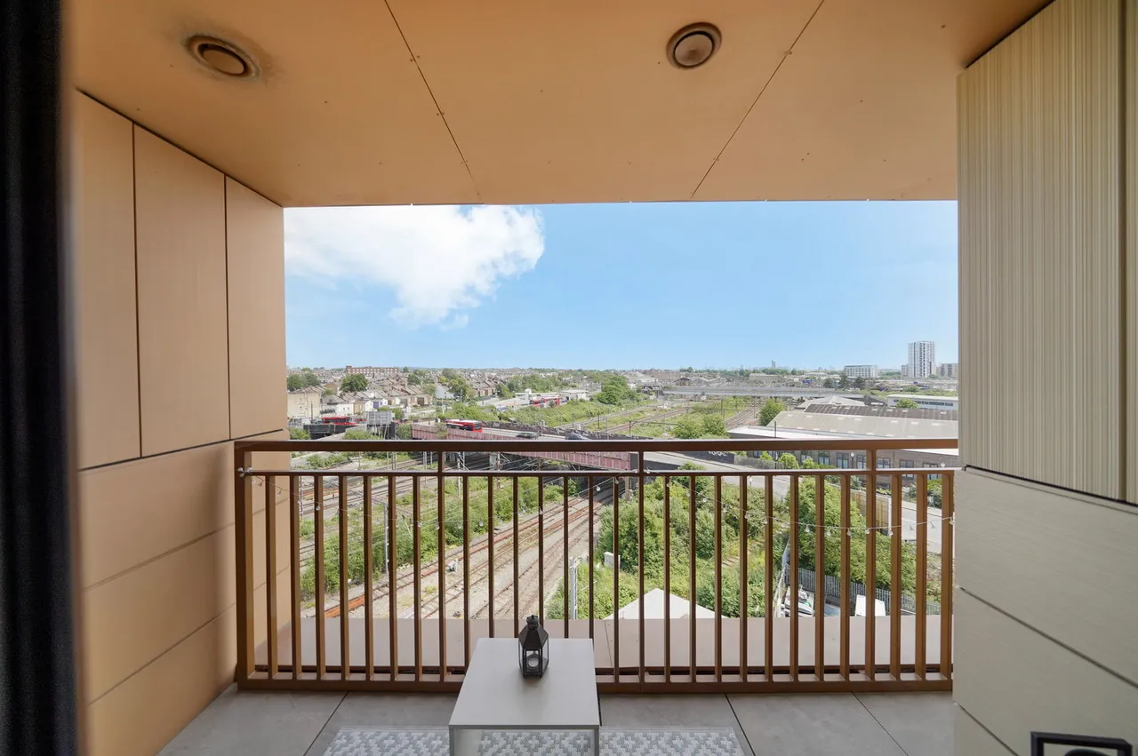 2 bed flat for sale — Kensal View, Goodhall Street, NW10