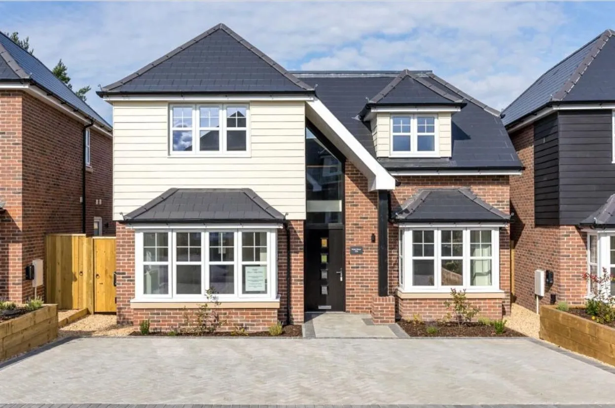 4 bed house for sale, Oaks Drive, St. Leonards, BH24