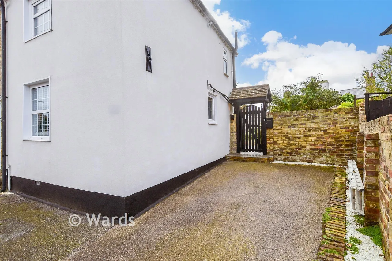2 bed house for sale, Sandwich Road, Ash, CT3